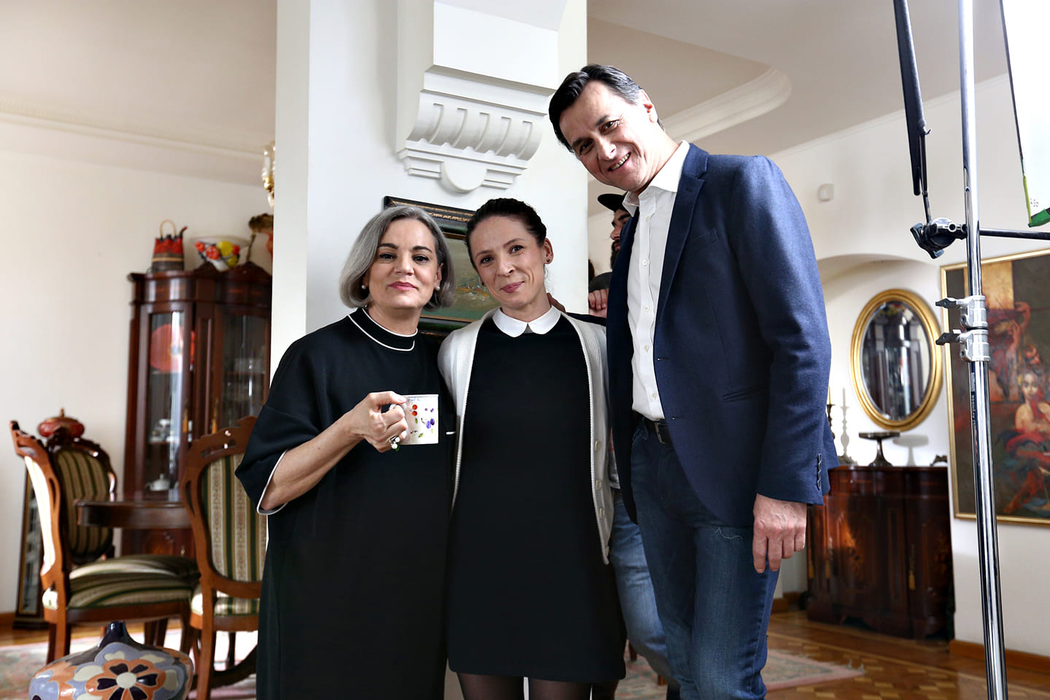 Maia Morgenstern, primele declarații despre oamenii care se roagă la chipul ei într-o catedrală din Columbia. Pe pereții lăcașului sunt poze cu actrița