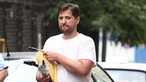 Nu te-ai aştepta niciodată să-l vezi aşa! I-am făcut ”flagrant” în trafic ginerelui lui Băse!