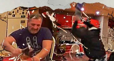 Filmări scandaloase cu cel mai cunoscut interlop din România. A rupt laptopul pe genunchi, iar soția…