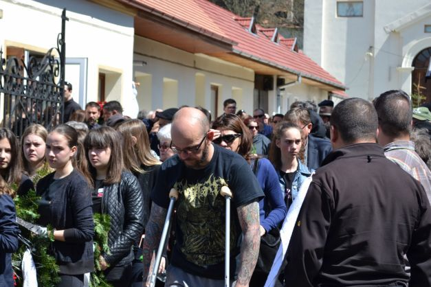 Imagini sfâşietoare de la înmormântarea Getei Dor Popescu. Sursa foto: adevărul.ro