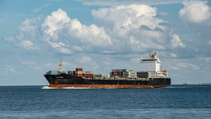 Uitați în largul lumii. Marinarii români capturați de pirații somalezi și tăcerea statului