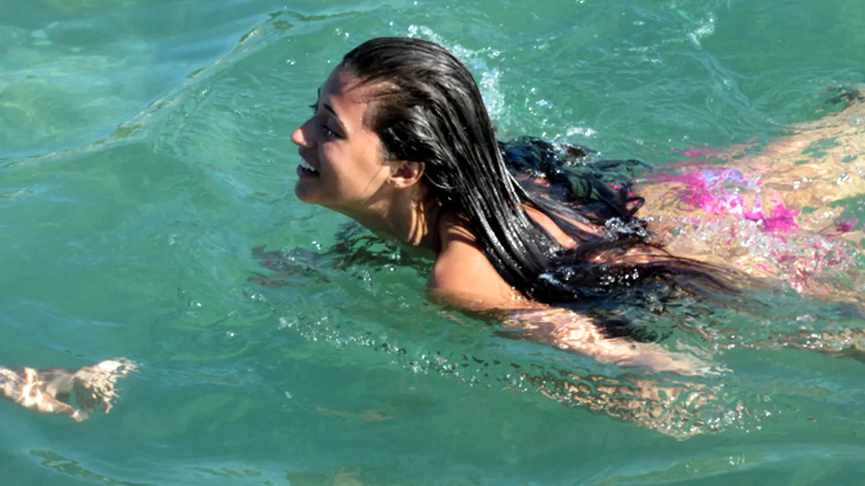 Uite ce se mai distreaza Antonia in luna de miere! A mancat pesti piranha!