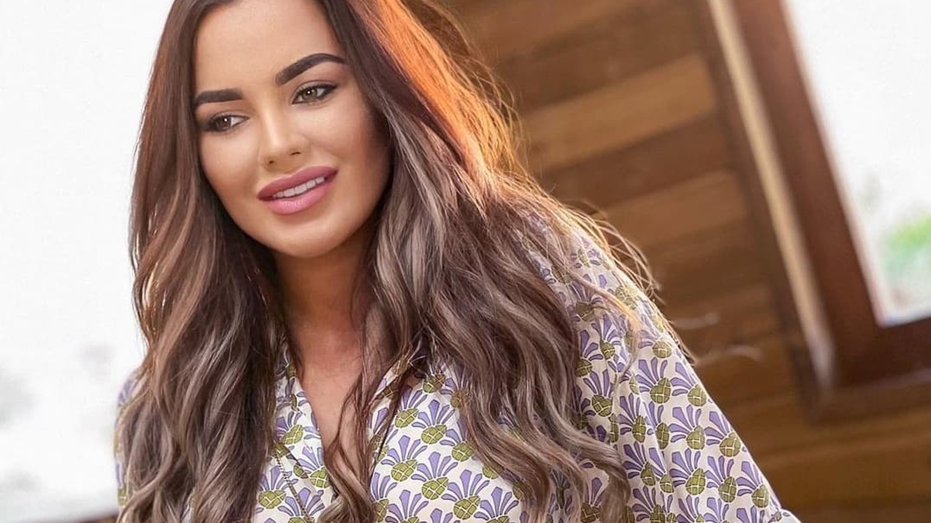 Soția iubitului lui Carmen de la Sălciua a reacționat dur după ce a fost acuzată de infidelitate. „Sunt doi falși și mincinoși”