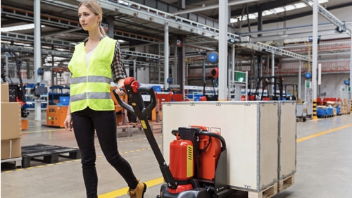 P. Transpalet electric vs manual – avantajele care reduc costurile pe termen lung
