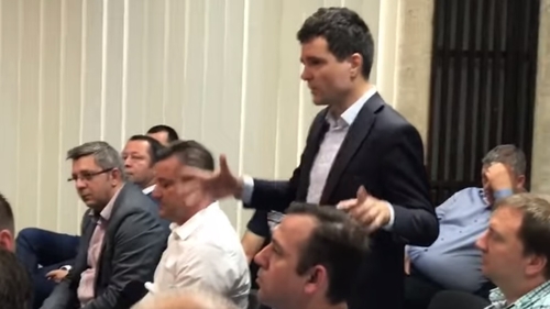 Nicușor Dan, aplaudat la scenă deschisă de taximetriștii nemulțumiți de aplicații