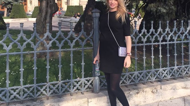 Burta ei creşte, creşte şi nu se mai opreşte! Cum arată VALENTINA PELINEL în ultimul trimestru de sarcină