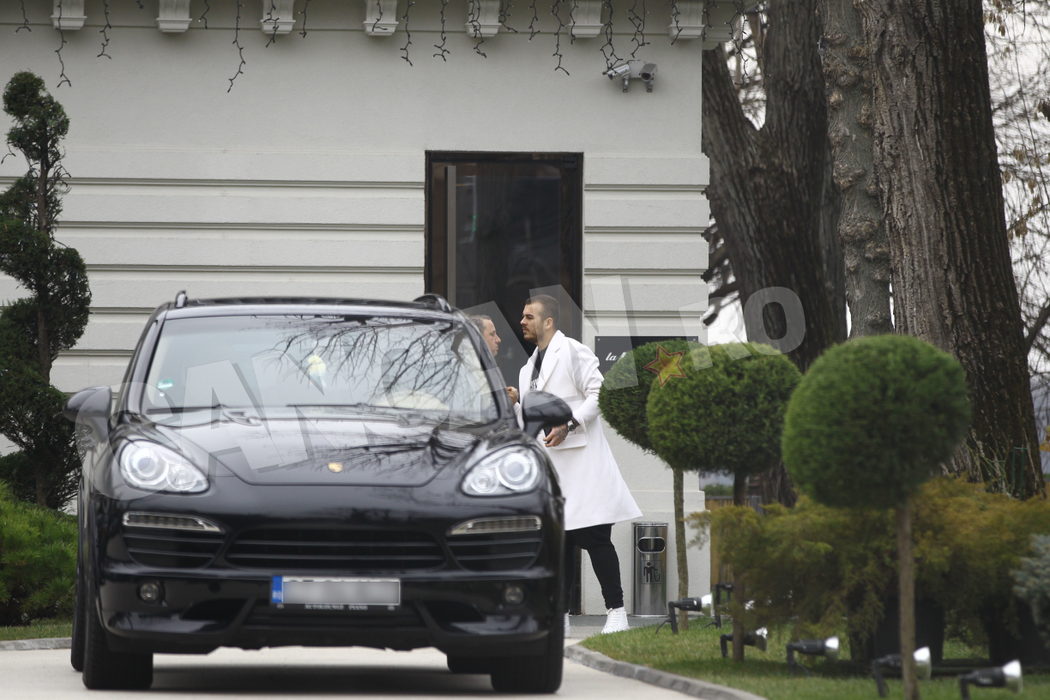 Antrenorul şi atacantul, la prima şedinţă „tehnico-tactică”. Reghe l-a „convocat” pe Alibec la… restaurant, iar noi avem imaginile!