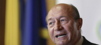 Traian Băsescu: Dacă e vorba de furat, se solidarizează politicienii cu cetăţenii. Legea salarizării e oglinda