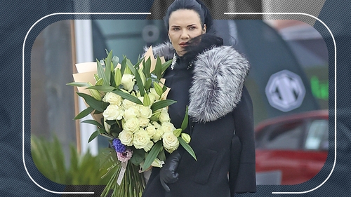 Ioana a schimbat ținuta de mărțișor și... Doamna Năstase a prins ”buchetul” de la altcineva?!