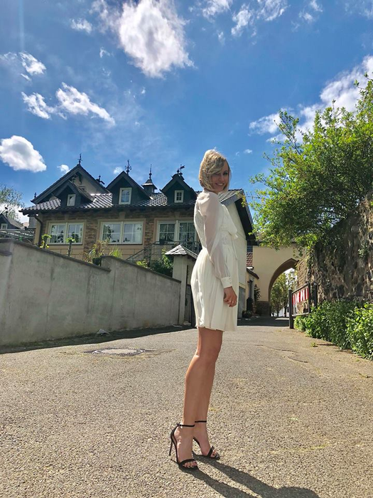 Cum arată blonda lui Bendeac, Andreea Perju, după ani în care a dispărut de la tv! Acum are doi copii și…