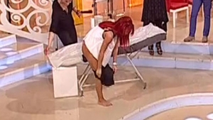 Inca putin si trebuia "+18"! Ana Maria Mocanu s-a DEZBRACAT in direct la TV si s-a lasat mangaiata pe posterior!