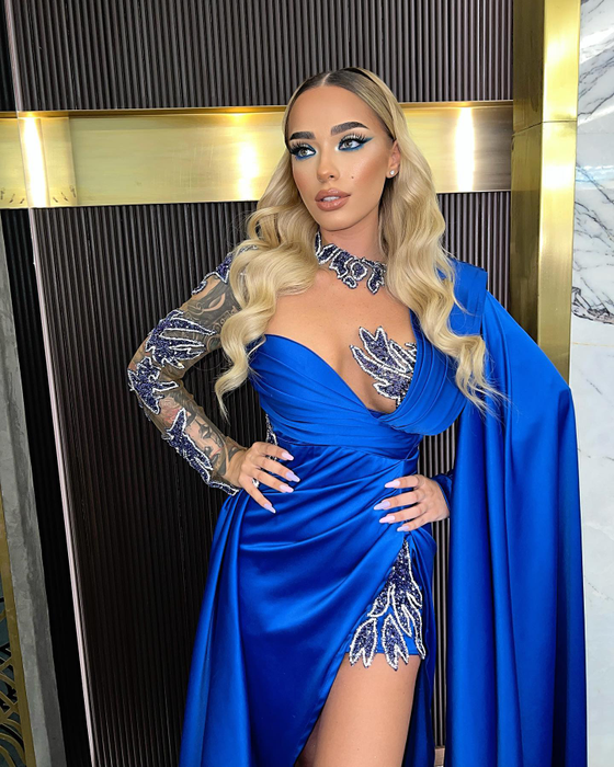 Blondina este reporter la Antena Stars / (Sursa: Instagram)