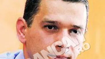 Europarlamentarul Niculescu Rares, lovit din toate partile! Sotia vrea sa divorteze si il acuza de abandon familial dupa ce le-a spus judecatorilor ca nu este tatal copilului ei!