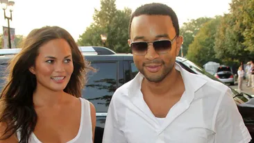 Cantaretul John Legend si logodnica lui s-au casatorit in Italia