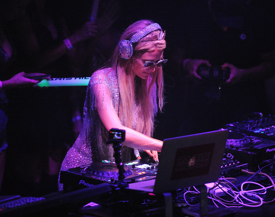 Paris Hilton, megaparty la NUBA