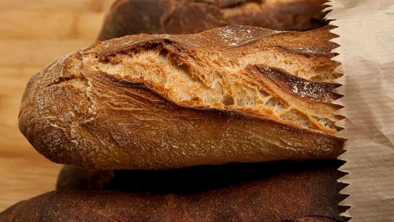 De ce nu se ține pâinea în pungă. Cum trebuie păstrată, de fapt