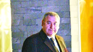 Mos Craciun, prins de paparazzi