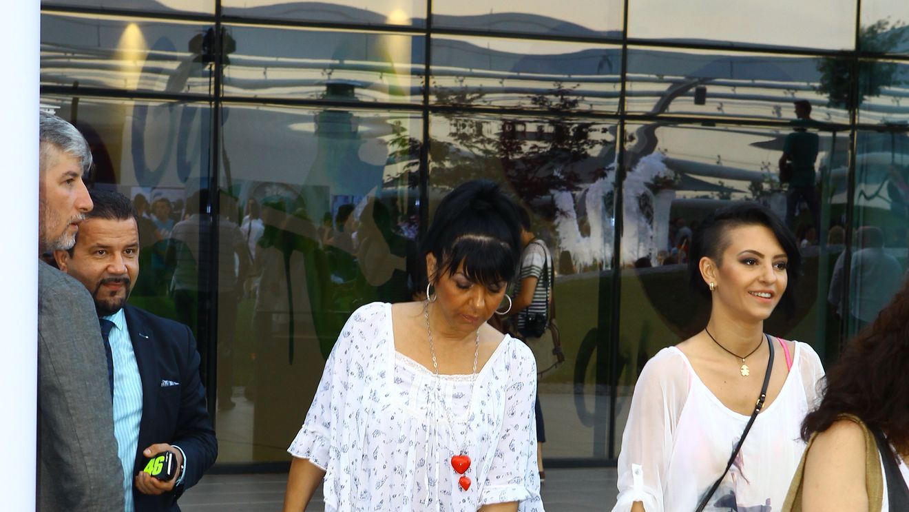 Probleme in Paradis din nou? Giulia si Vlad Huidu s-au impacat, dar tot nu ies impreuna! Vezi cu cine isi petrece solista serile