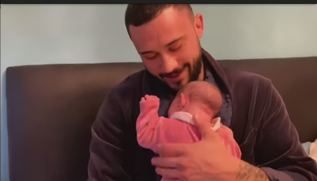 George de la Insula Iubirii a devenit tătic! Prima imagine cu fetița fostei ispite de la Antena 1