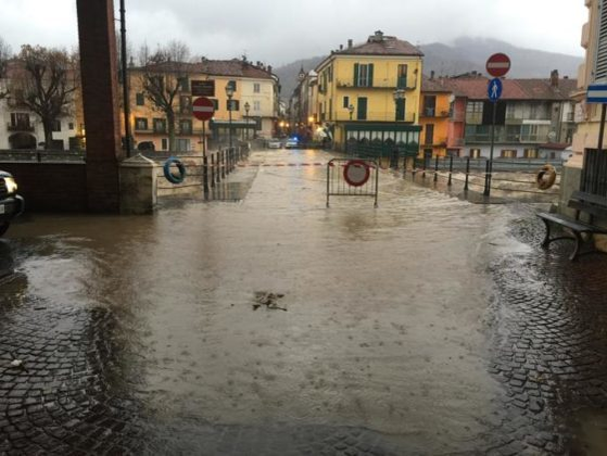 Situaţie critică în Italia! Inundaţiile au făcut prăpăd :”E mai rău decât în ’94. Ne este foarte frică’’