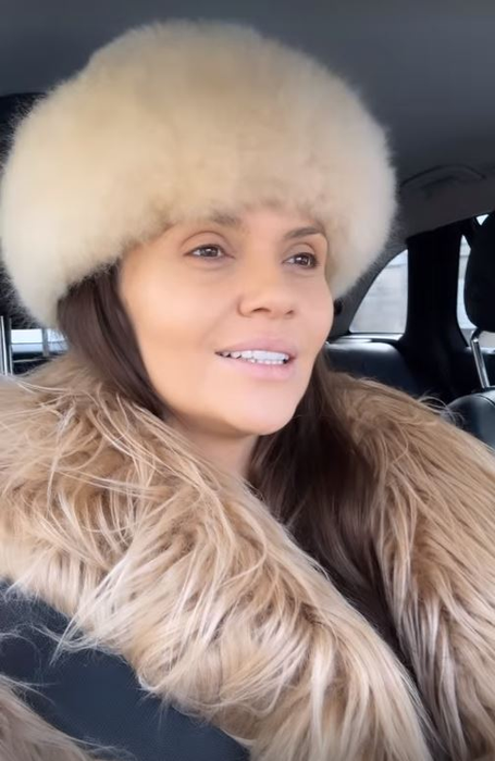 Cristina Şişcanu a luat-o razna, după ce a aflat cât îi cere menajera pentru o zi de curăţenie: „Oameni buni, aţi înnebunit?”