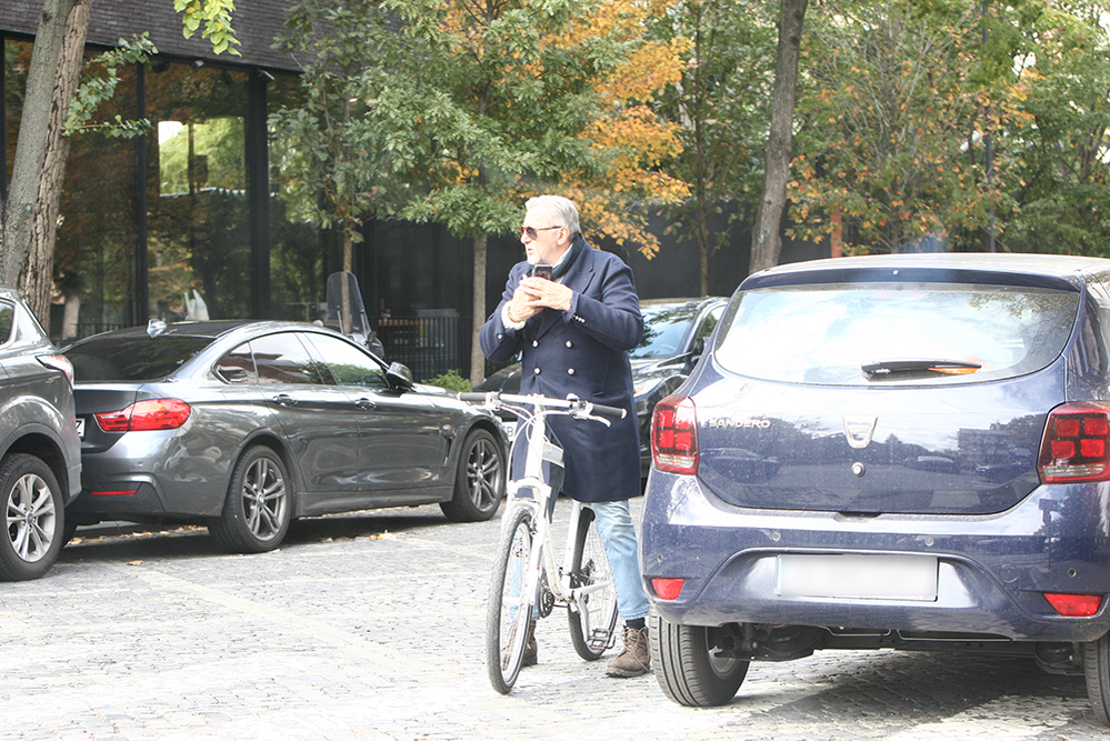 Ilie Năstase a renunțat la mașină și la scuter, din cauza cărora a avut probleme, și a ales bicicleta