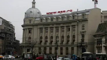 S-a intamplat in centrul Capitalei: ce a aparut pe cladirea ASE-ului!Toata lumea a aratat cu degetul spre acoperisul universitatii