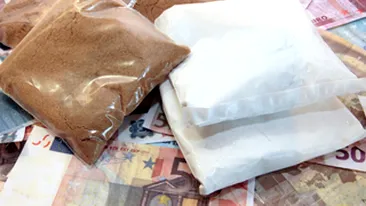 Doua tone de cocaina gasite intr-un avion