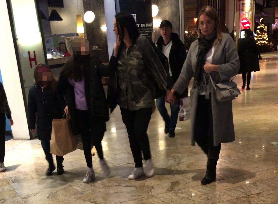 Andreea a adoptat un stil sport la cumpărături