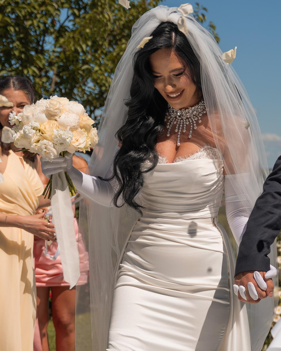 Raluca Munte a strălucit în rochia de mireasă/ Sursa foto: Instagram