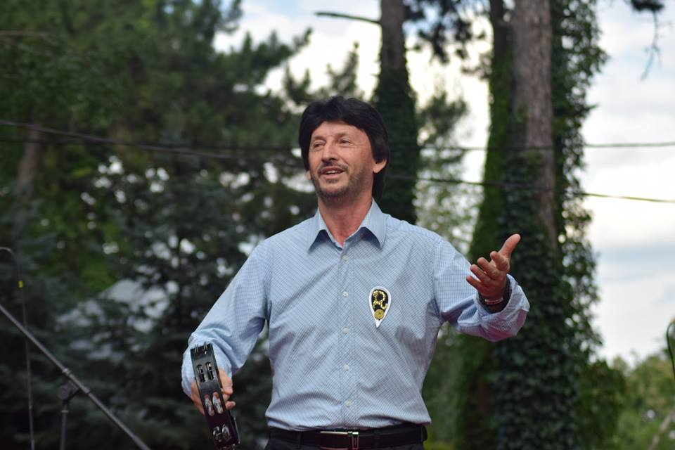 FOTO. Lacrimi și durere. Romeo Tâlmaciu a fost înmormântat. Soția regretatului profesor a leșinat!