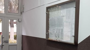 Anunțul halucinant de la avizierul unui bloc din București: „De ce scuipi pe anunțurile Asociației?”. Ce a făcut locatarul - problemă