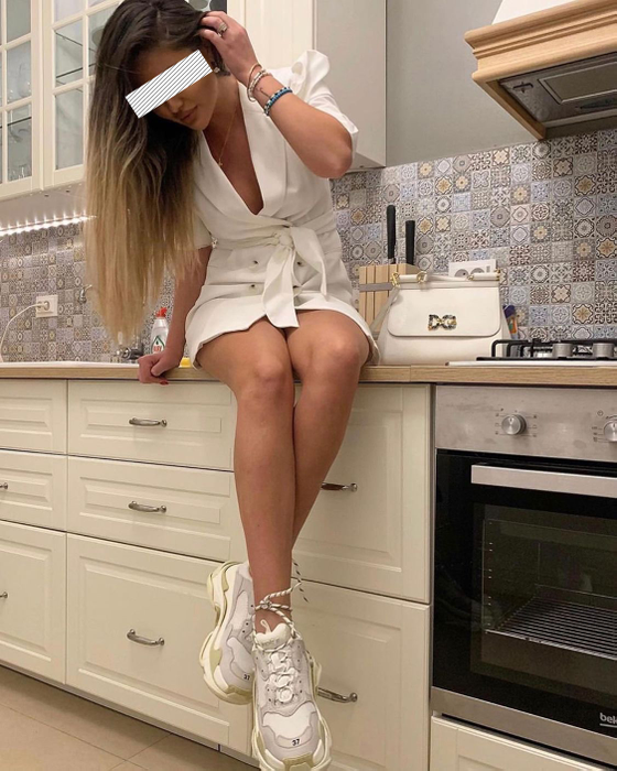 Gina postează pe Instagram din toate pozițiile (Foto: Instagram)