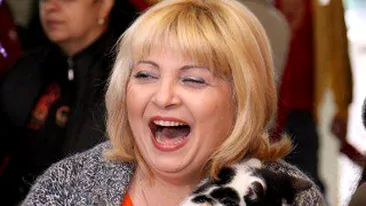 Tanta, bucuroasa ca un copil ca Teo se marita! Mi-am pregatit rochia, pantofii si accesoriile si abia astept sa ii spun 'casa de piatra'