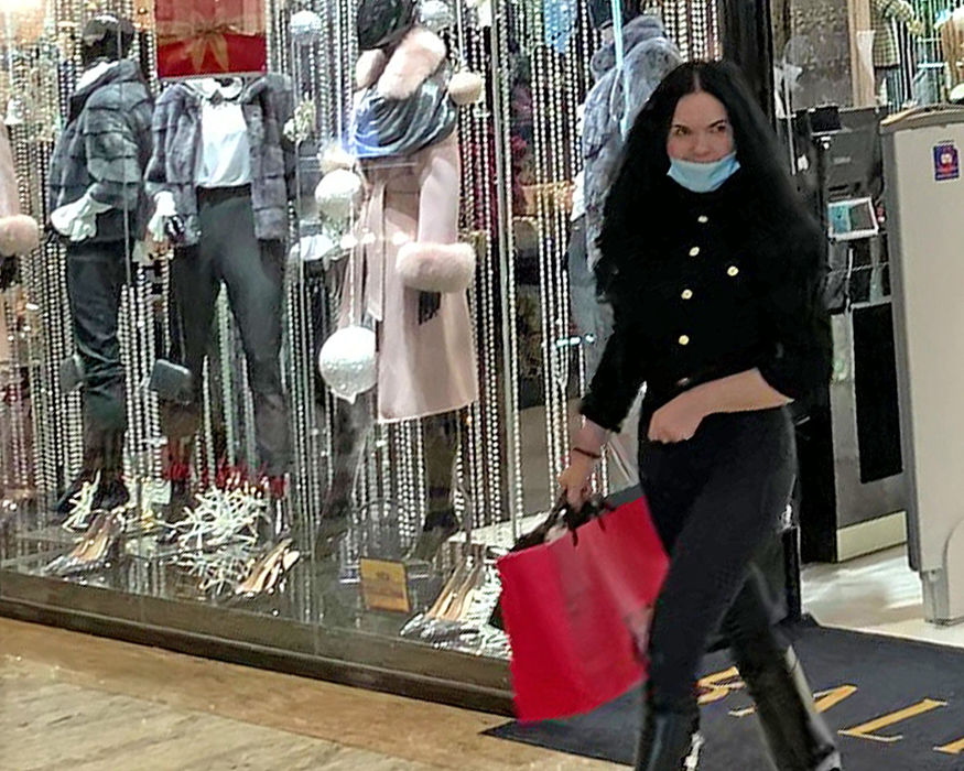 Ioana, soția lui Ilie Năstase, la shopping în mall