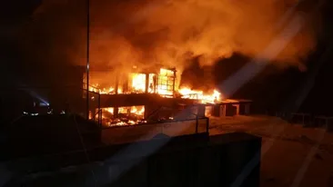 Incendiu de proporţii în Argeş! Suprafaţa arsă este imensă!