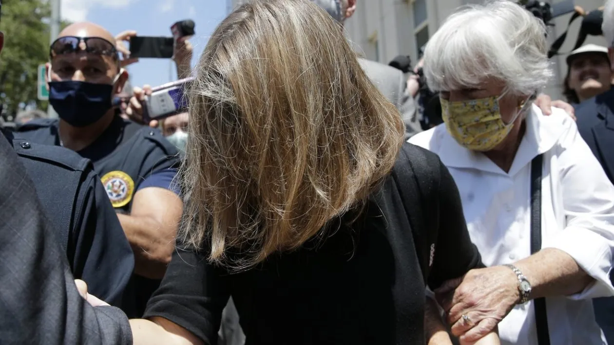 Allison Mack, actrița celebră din serialul ”Smallville”, a fost condamnată la închisoare. Motivul halucinant pentru care va ajunge în spatele gratiilor