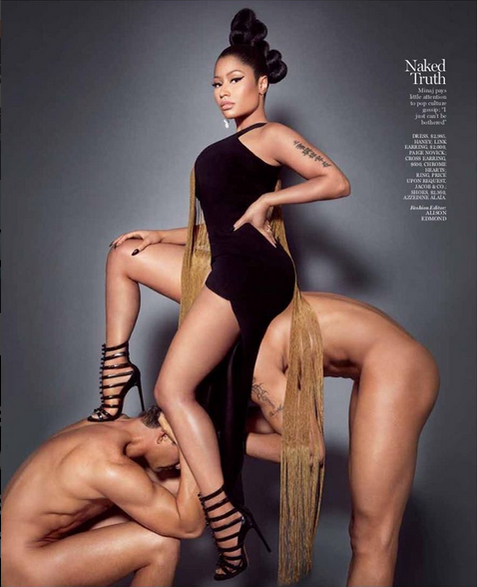 NICKI MINAJ continuă să şocheze! A făcut un pictorial înconjurată de… bărbaţi dezbrăcaţi!
