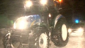 In judetul Buzau, doua autobuze au ramas blocate in zapada