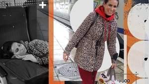 Imagini uluitoare cu artista din Banat. Daniela Ploia, dată jos din tren de conductor, în picioarele goale