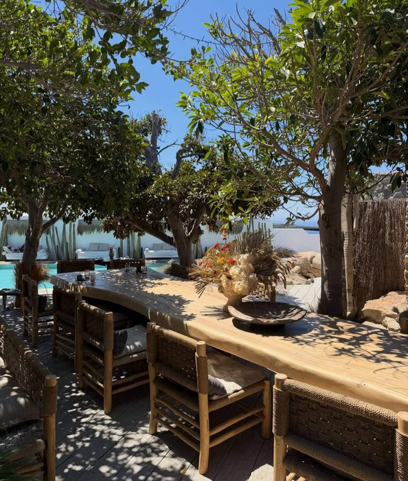 Alex Bodi nu s-a uitat la bani! Cât costă o noapte în vila de lux din Mykonos unde se relaxează cu Anca