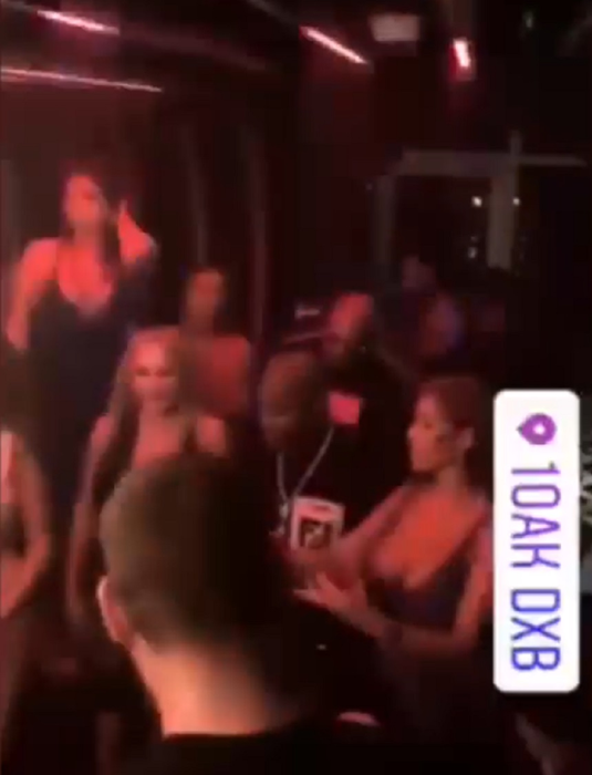 Noi filmări din Dubai cu 
Mayweather & româncele care l-au făcut KO
A făcut senzație cu un ceas de 18 milioane $