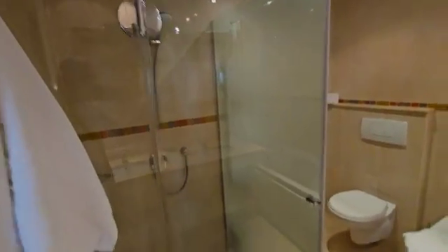 Cum arată cazarea de 1.700 de lei pe noapte pe care un român a închiriat-o în Albena, Bulgaria