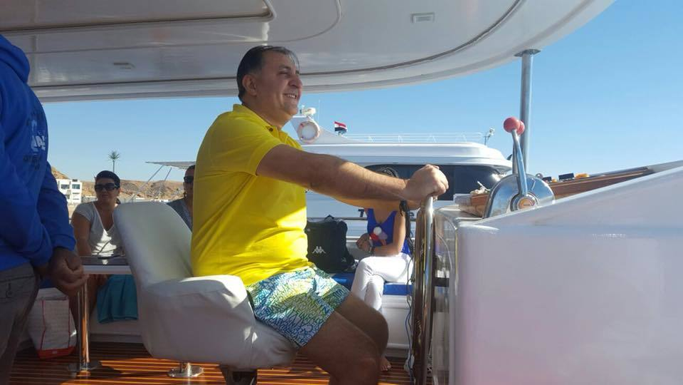 Vali Vijelie şi-a pierdut mustaţa la pariuri! Ce s-a întâmplat: “Din cauza Minodorei…“