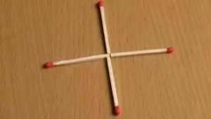 IQ test! Verifică dacă eşti un geniu. Mută un singur băţ de chibrit şi construieşte, astfel, un pătrat