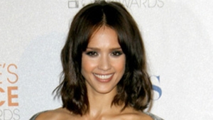 Jessica Alba, cea mai sexy mămică de la Hollywood? Desi a născut doi copii, actriţa arată perfect in costum de baie