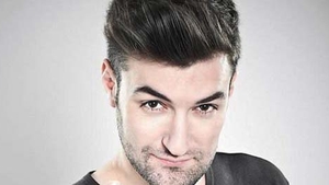EL o sa ii tina de urat lui Smiley de acum incolo! Uite ce si-a luat cantaretul