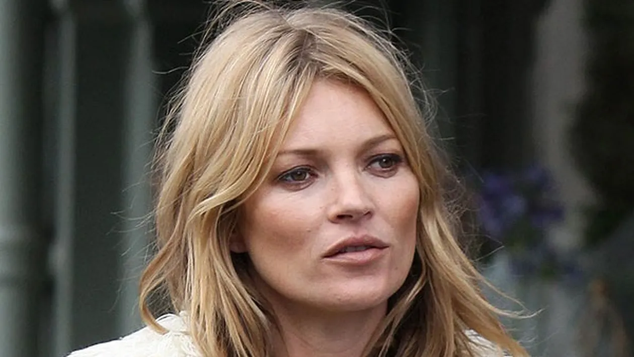 Fiica manechinului KATE MOSS îi calcă pe urmele mamei sale! Aşa şi-a făcut adolescenta debutul în lumea modei