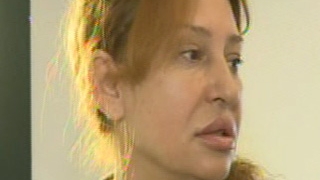 Proprietara salonului "vandalizat" de Zavo: "Trebuia sa ma puna sa le interzic clientelor sa stea la geam si sa trag obloanele"/ Oana: "Duduia asta terorizeaza Romania! Geta 'samponista'  a facut poza"
