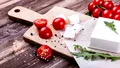 Cât de sănătoasă este combinația de roșii cu brânză. Ce spun nutriționiștii despre obiceiul alimentar pe care îl au mulți români